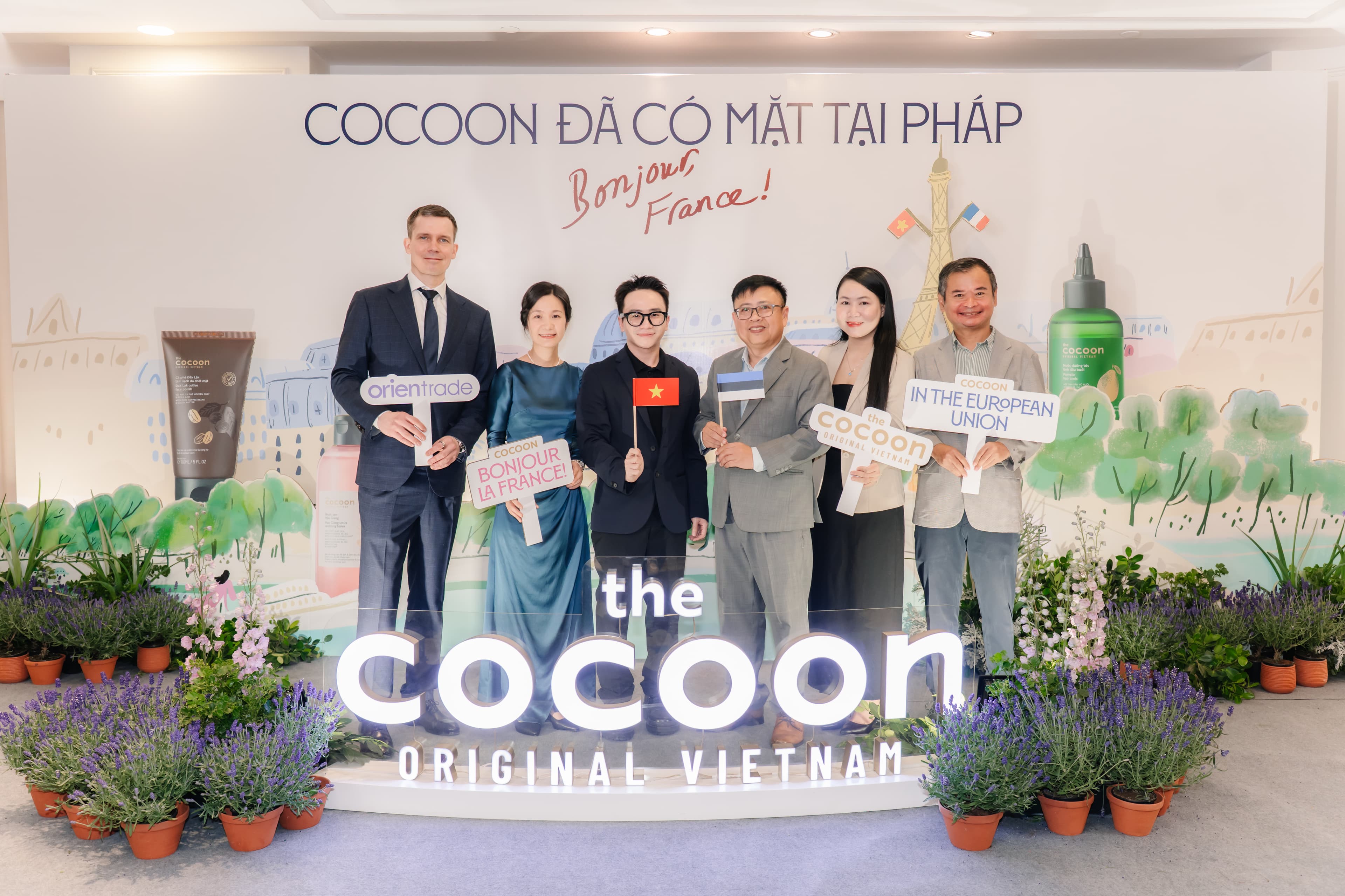 Cocoon arrives in Paris